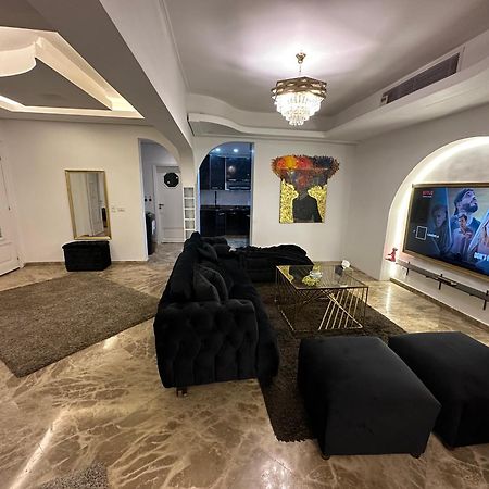 Modern 1-Bedroom Apartment In Zamalek Visits Allowed カイロ エクステリア 写真