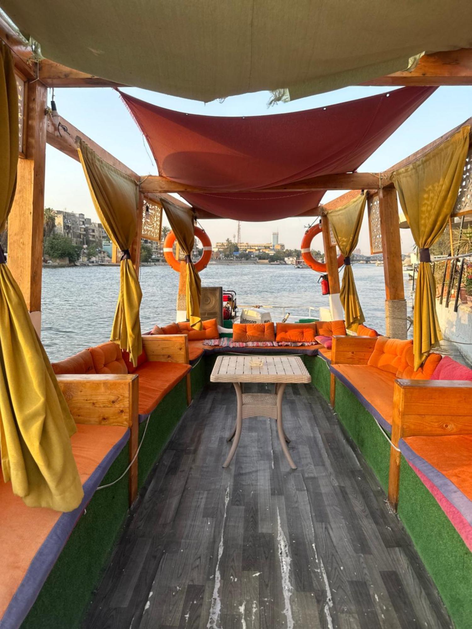 Modern 1-Bedroom Apartment In Zamalek Visits Allowed カイロ エクステリア 写真