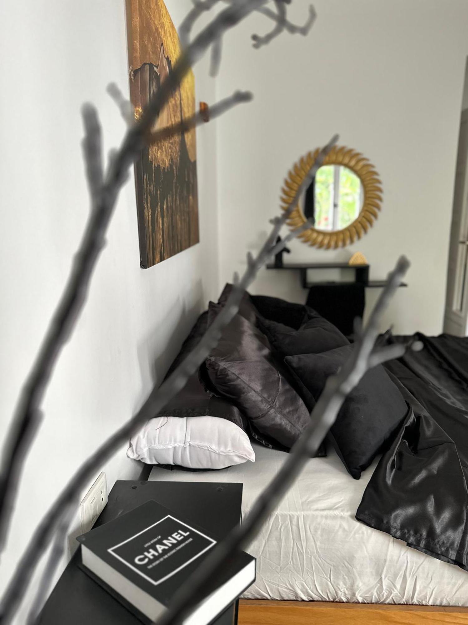 Modern 1-Bedroom Apartment In Zamalek Visits Allowed カイロ エクステリア 写真