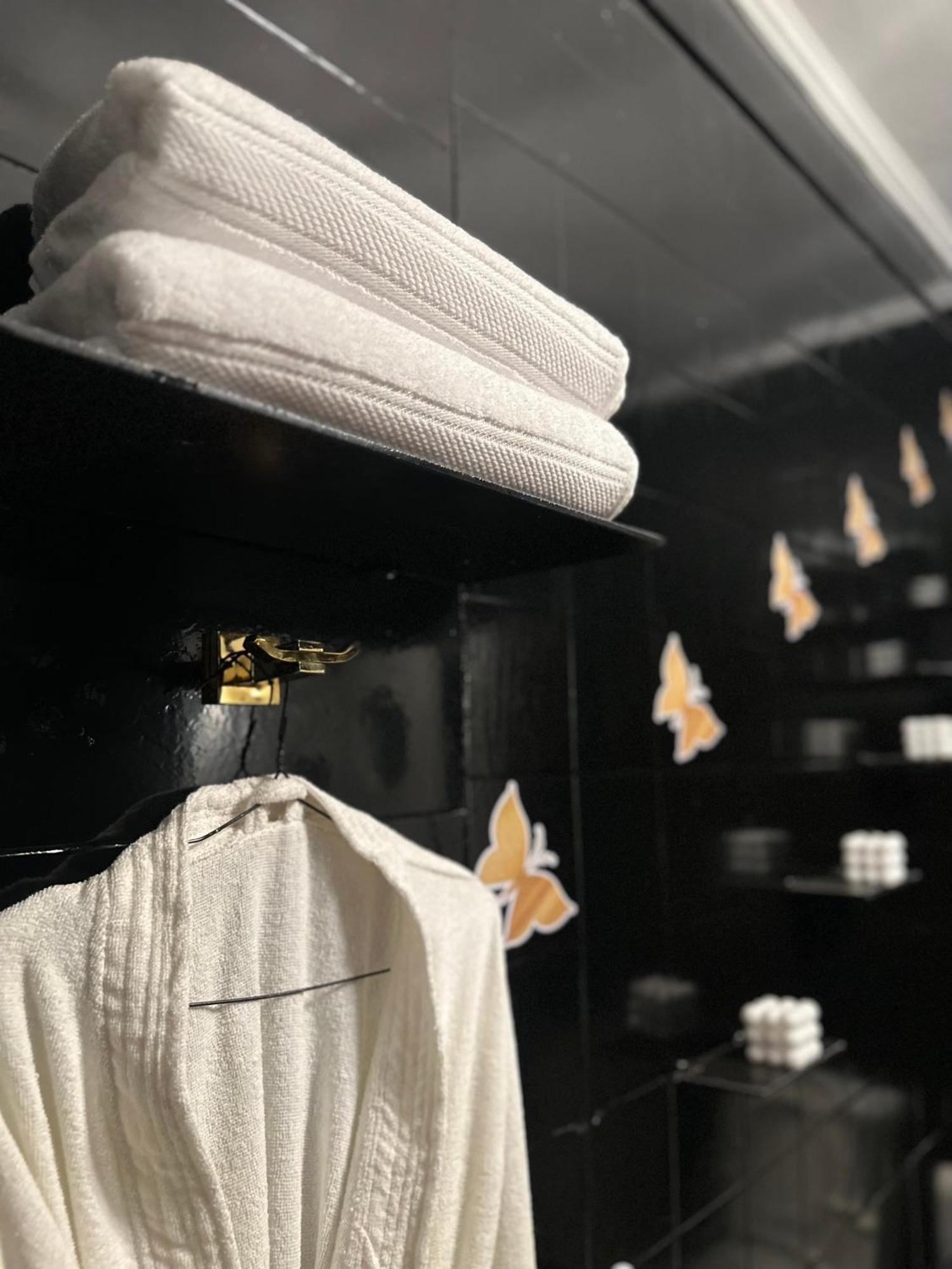 Modern 1-Bedroom Apartment In Zamalek Visits Allowed カイロ エクステリア 写真