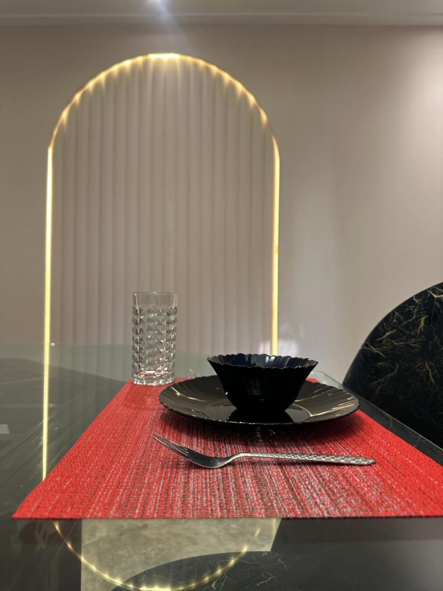 Modern 1-Bedroom Apartment In Zamalek Visits Allowed カイロ エクステリア 写真